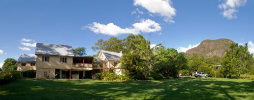 Glass House Mountains Ecolodge