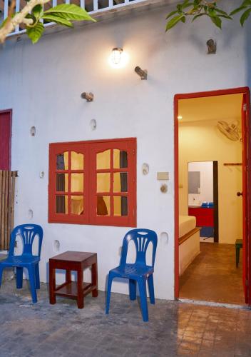 room detail thumbnail 2
