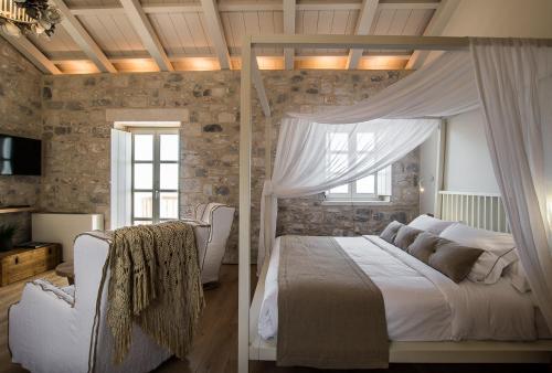 167967255 BASSA MAINA Villas & Suites