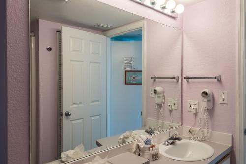 Sunrise Suites Grand Bahama Suite #106 - image 12
