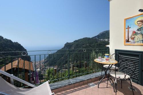 Pontone on the sea apartment, Scala