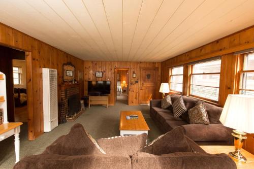 Mirror Pond 2 Bedroom Bungalow By Redawning