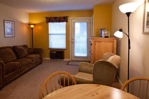 09 Lodge - image 2