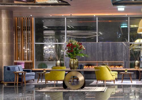 Előcsarnok, Maestral Resort & Casino in Budva