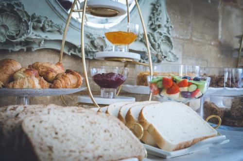 Essen und Erfrischungen, Cricket Field House in Salisbury