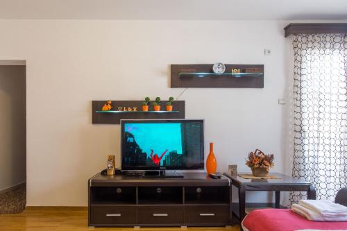 Lav Apartman Budva - image 5