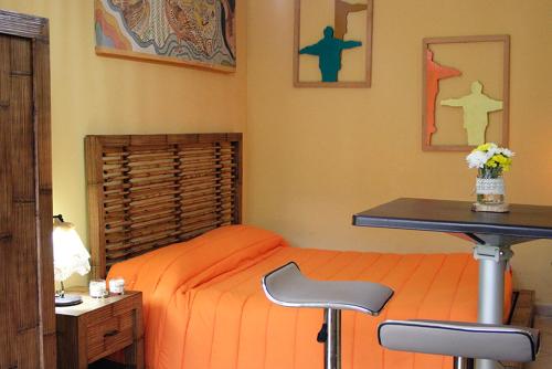 1 double bed, 1 twin bed
