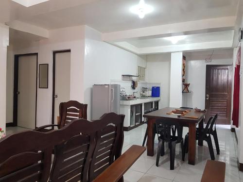 ห้องครัว, คาร์โลส เรสซิเดนซ์ อิน บาเกียว (Carlos Residence In Baguio) in แคมป์ 7