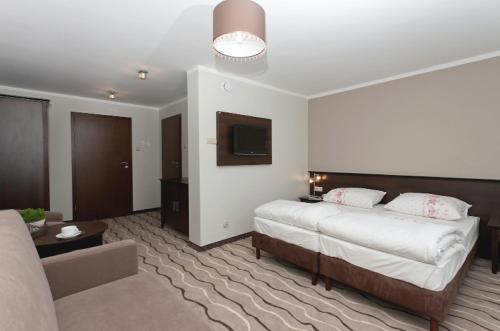 1 king bed, 2 twin beds