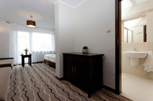 3 twin beds