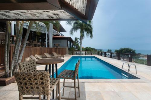 游泳池, Ilha Branca Exclusive Hotel in 阿瑟达和阿瑟迪尼亚海滩