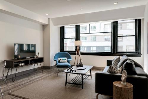 Bright Cozy & Clean in DTLA w/ Amazing Rooftop! - image 9