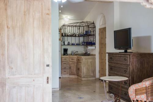 Relaxing Cabo Suite + Pool + Gym