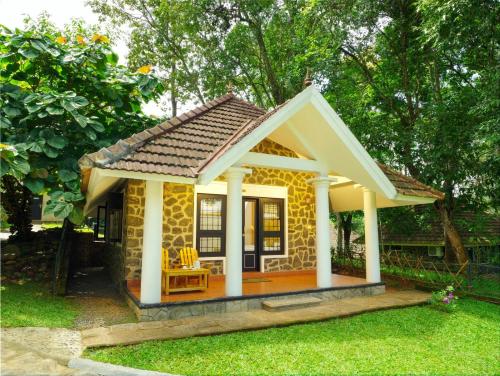 Hotel Treetop Hotel Treetop is perfectly located for both business and leisure guests in Thekkady. Featuring a satisfying list of amenities, guests will find their stay at the property a comfortable one. Take advan