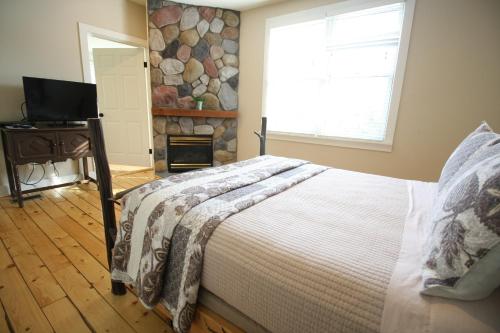 Two-Bedroom Suite with Spa Bath- Ironwood