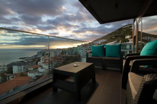  VILLA PARADISE - Modern and Sophisticated, Unterkunft in Funchal