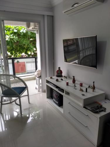 Apto Novo a uma Quadra da Praia - image 3