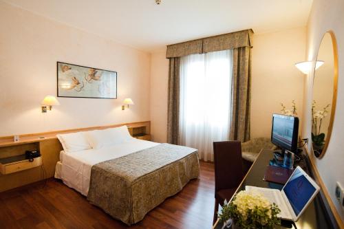 1 queen bed