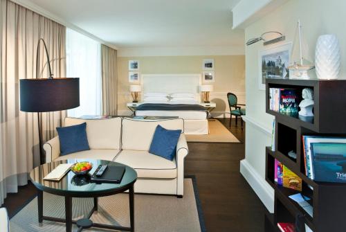 Lake's - My Lake Hotel