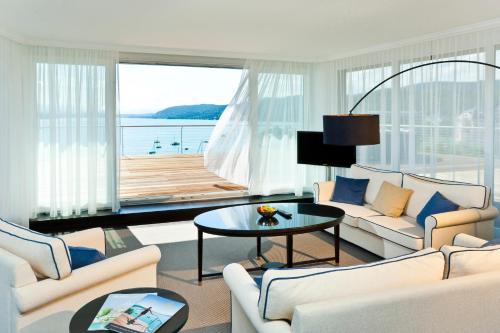 Lake's - My Lake Hotel