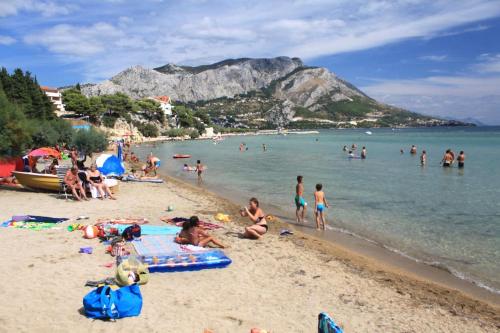 Apartments by the sea Duce Omis - 10304 - image 8