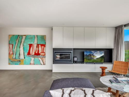 Tamarama Apartments - main image