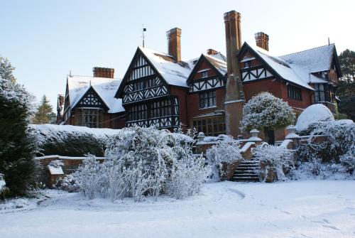 Best Western PLUS Grim's Dyke Hotel - image 9