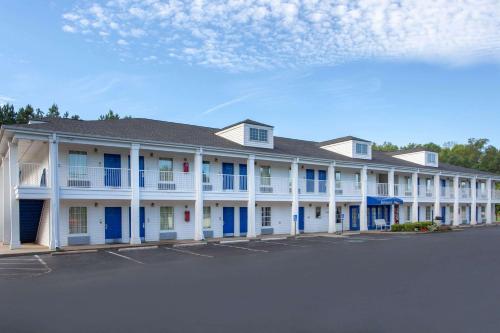 Baymont by Wyndham Greenwood in Greenwood, USA