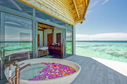 Massage, Kuredhivaru Resort and Spa - Maldives in Noonu Atoll