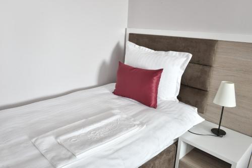 Deluxe Double Room (2 Adults + 1 Child)