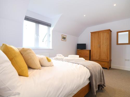 Myles View Penzance - image 11