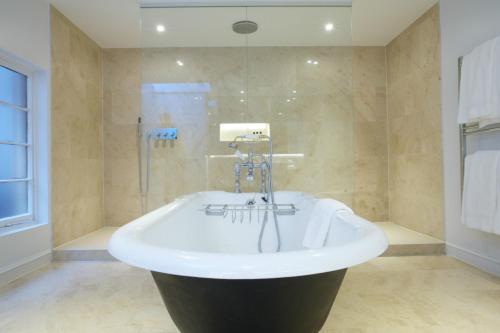 Baie, The Wood Norton in Evesham