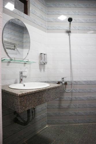 Double Room with Balcony image 8