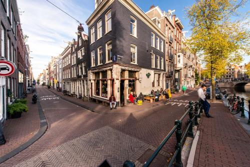 Canal View Studio - image 3