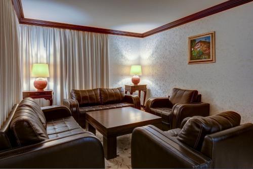 Shiroka Laka Hotel - image 13