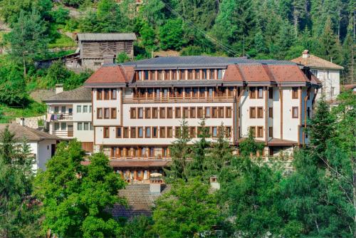 Shiroka Laka Hotel - image 10