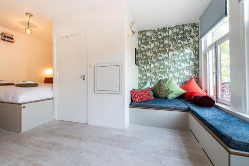 Canal-View Studio in Jordaan, Smart TV 4