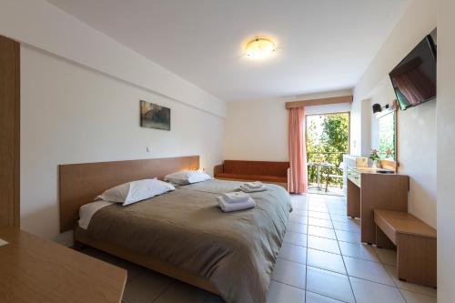 3 twin beds