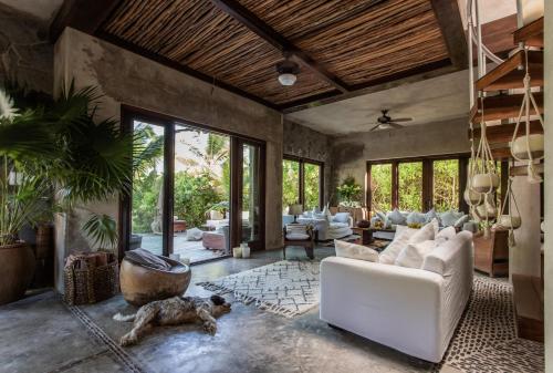 Shared lounge/TV area, Casa Maya Kaan in Punta Allen