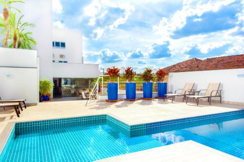 泳池, 阿拉薩圖巴廣場酒店 (Aracatuba Plaza Hotel) in 阿拉薩圖巴