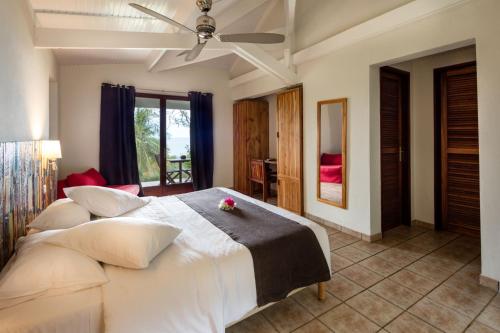 Le Rayon Vert - Hotel & Restaurant VUE SUR MER in Deshaies