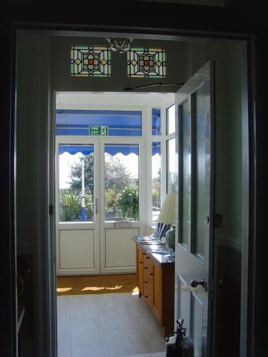 Breakers Bed and Breakfast - image 9