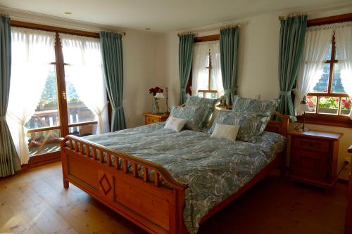 Hollhouse - Bed & Breakfast 1.6km von Silberbergweg entfernt