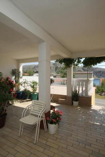 ระเบียง/ชานเรือน, Apartments and rooms by the sea Metajna, Pag - 6496 in เมตาย์นา