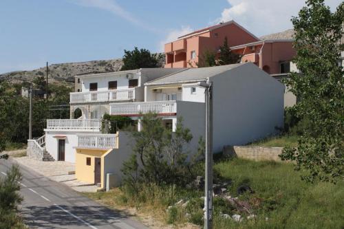 Double Room Metajna 6496b