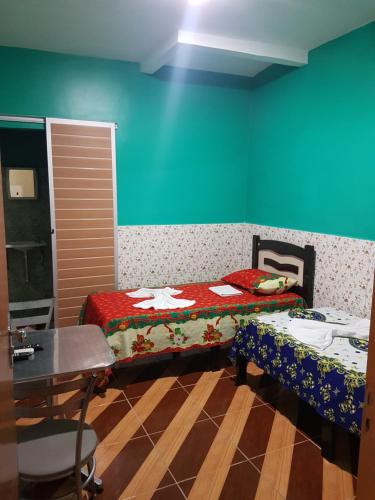 2 twin beds