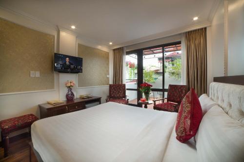 Golden Sail Hotel