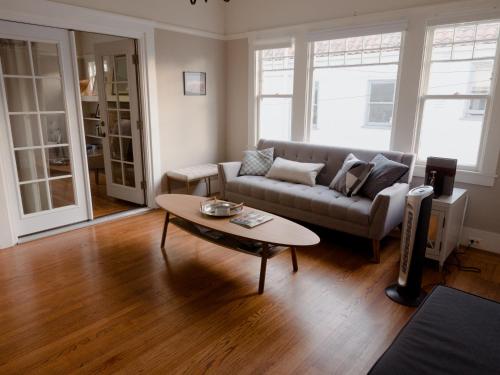 Spacious, Sunny House in Berkeley/Oakland Rockridge detail