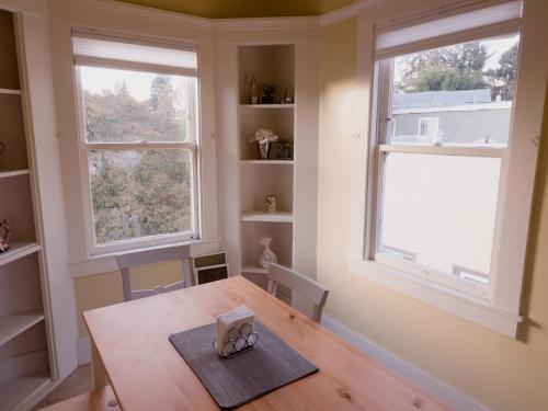 Spacious, Sunny House in Berkeley/Oakland Rockridge