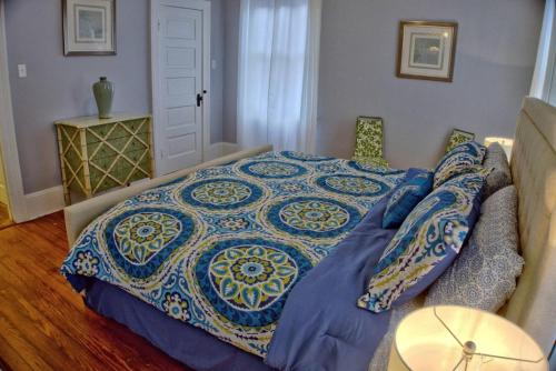 Beautiful 6 Bed, 5 Bath Historic Savannah Home